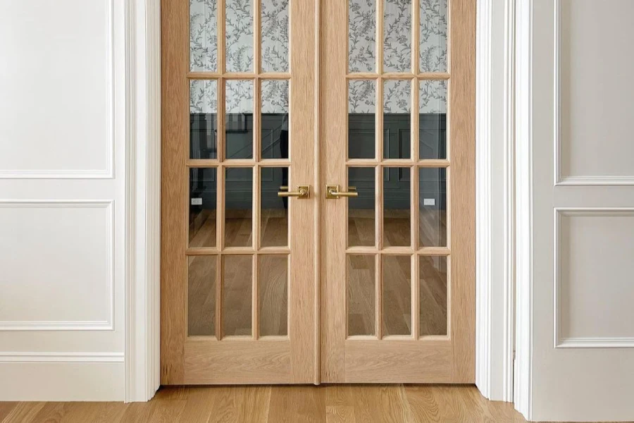 درب تمام چوب شیشه خور